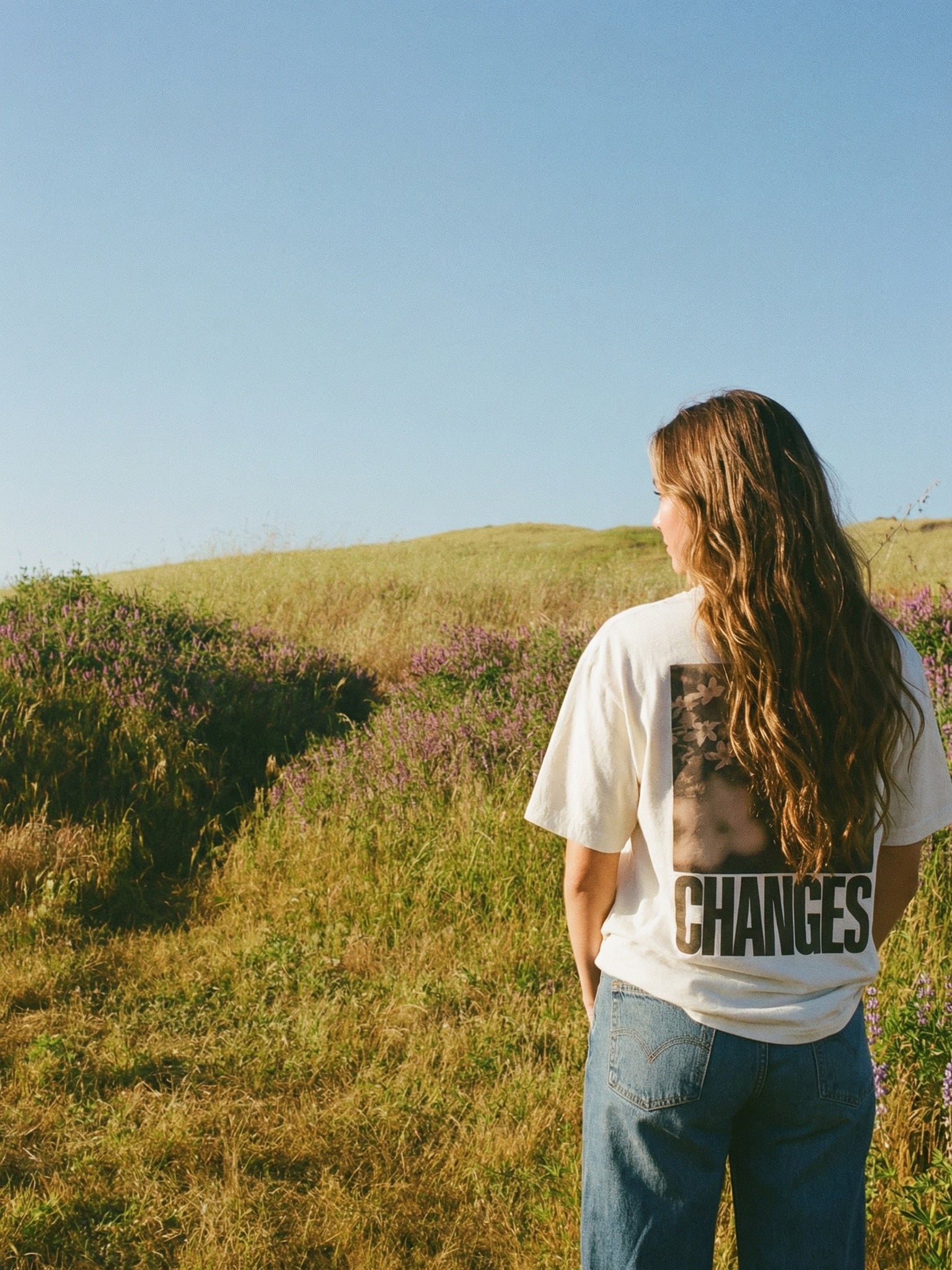 Changes tee — hillside